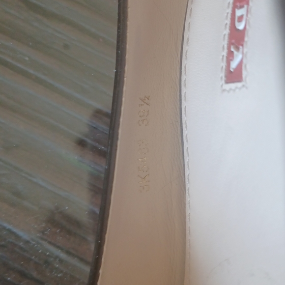 Prada Patent leather Laser Cut Floral Design Peekaboo Heel - Picture 9 of 12